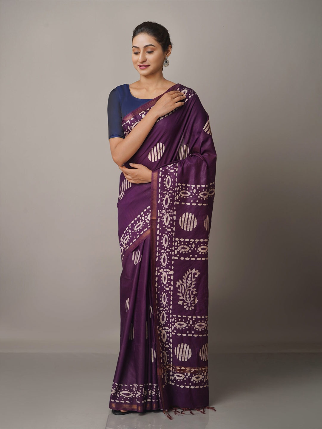 

Unnati Silks Violet & White Batik Zari Silk Blend Chanderi Saree