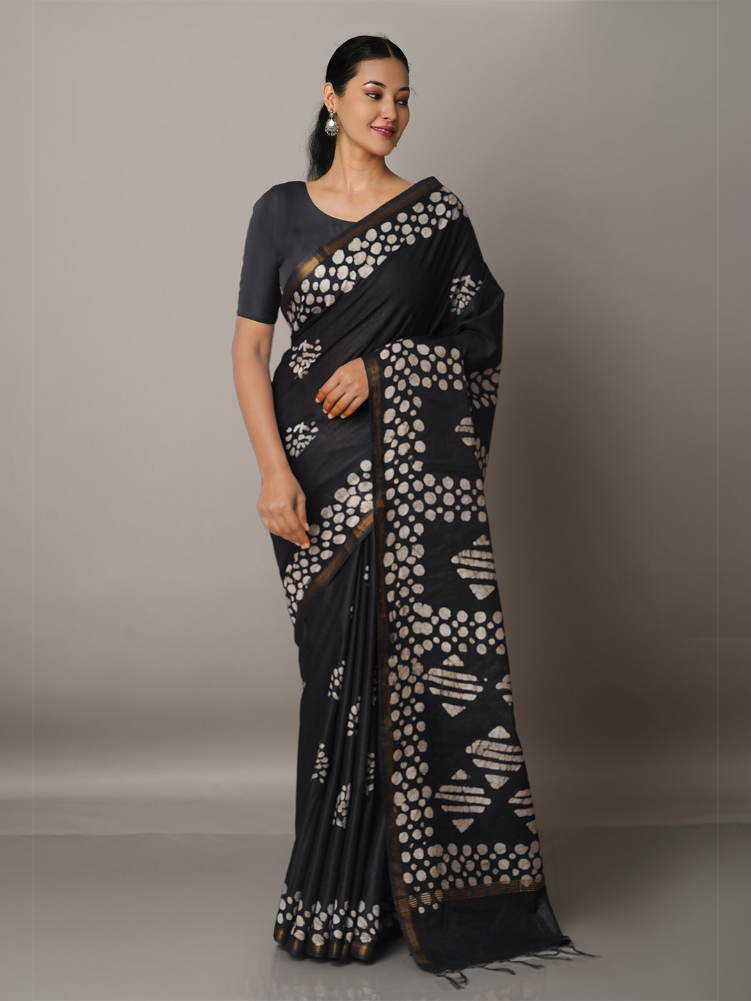 

Unnati Silks Black & White Batik Zari Silk Blend Chanderi Saree