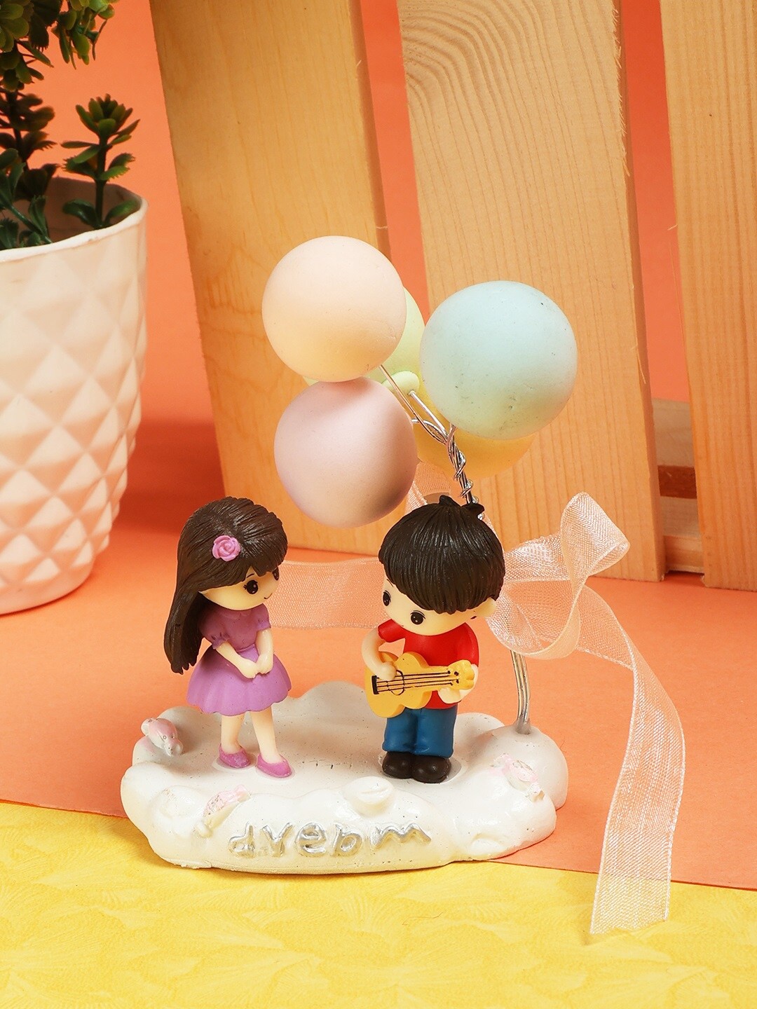 

CHOCOZONE Miniature Couple Valentine Gift Showpiece, White