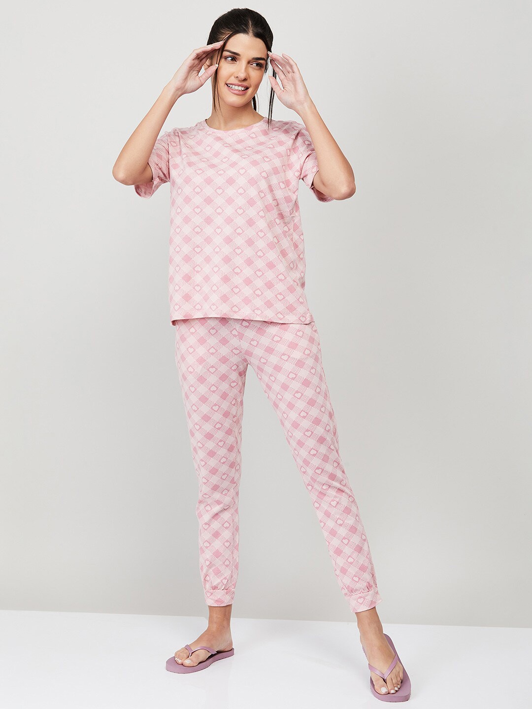 

Ginger by Lifestyle Women Pink & White Printed T-shirt with Trousers