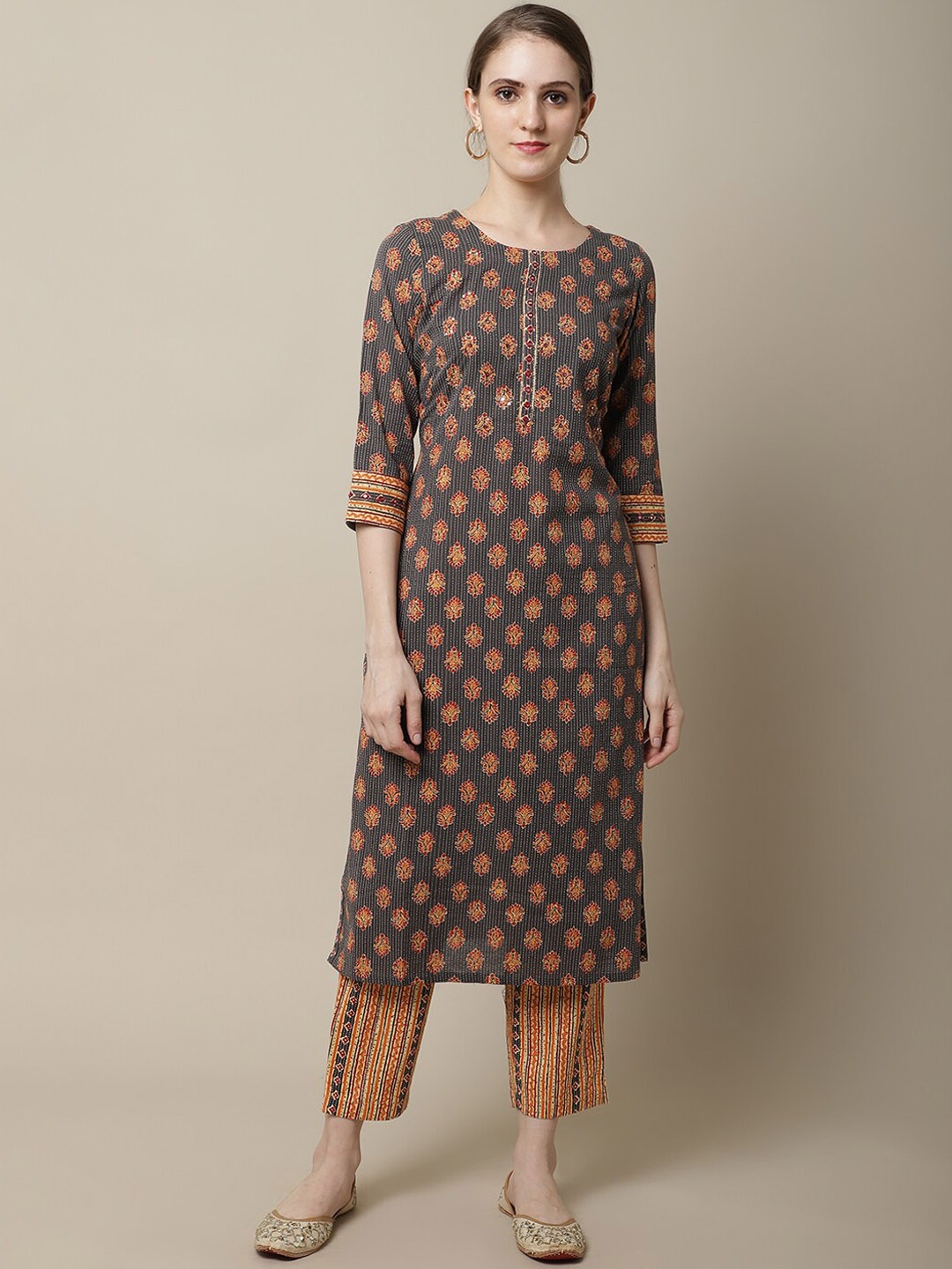 

Cantabil Women Grey Floral Printed Regular Kurti with Trousers