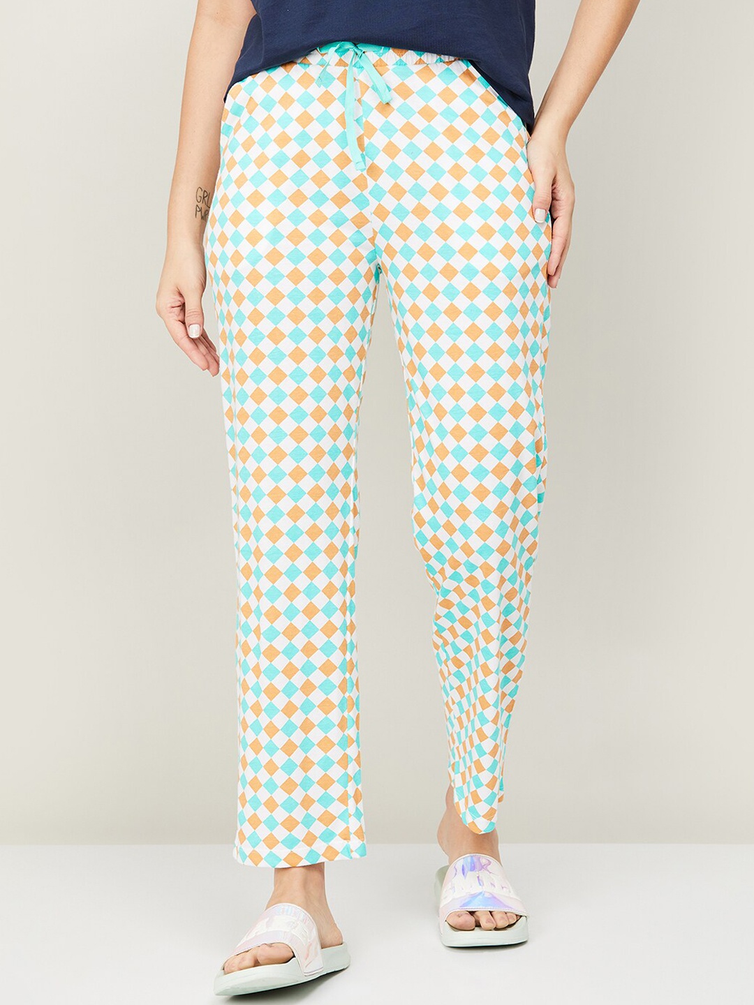 

Ginger by Lifestyle Women White & Blue Checked Lounge Pant