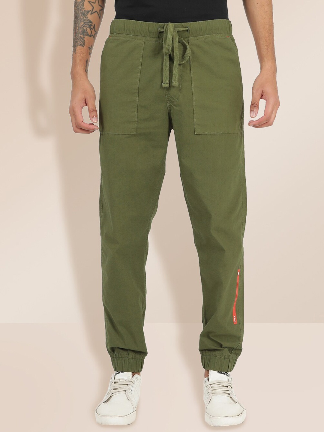

KRA Men Olive Solid Cotton Cargo Pants