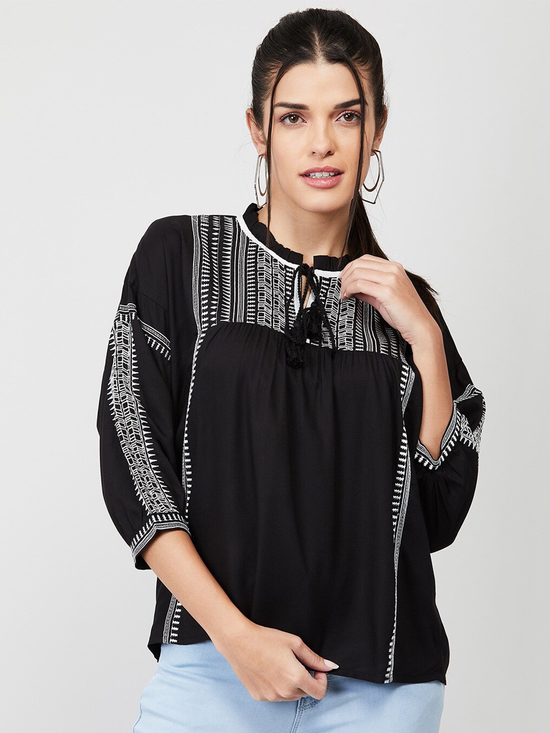 

Fame Forever by Lifestyle Women Black & White Geometric Print Tie-Up Neck Top