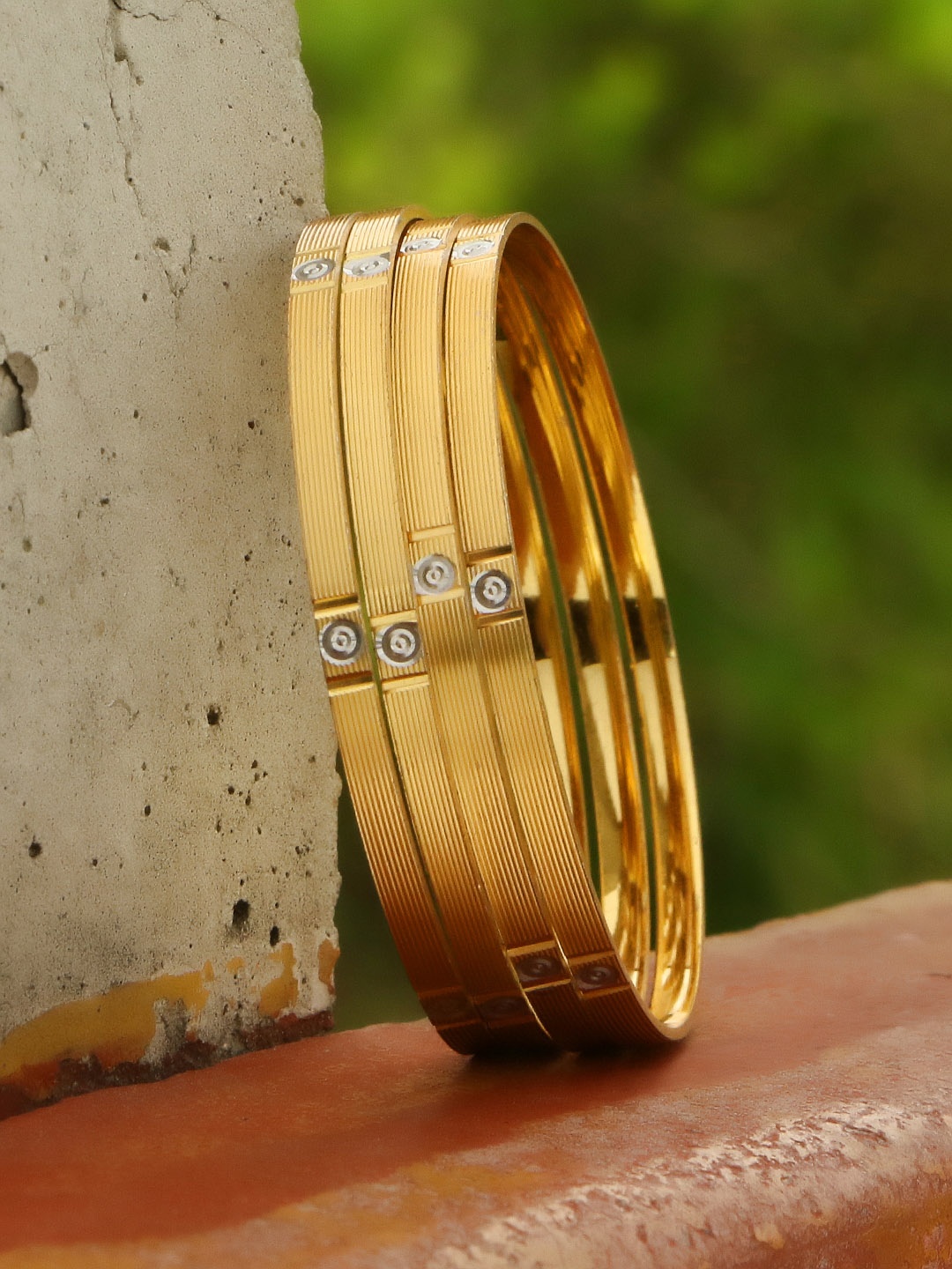 

Adwitiya Collection Set Of 4 24CT Gold-Plated & Toned Bangles