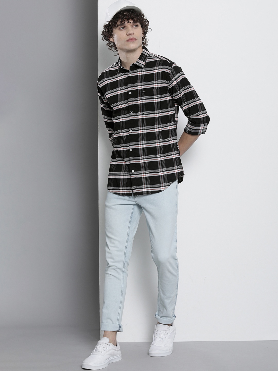 

The Indian Garage Co Men Checked Casual Shirt, Black