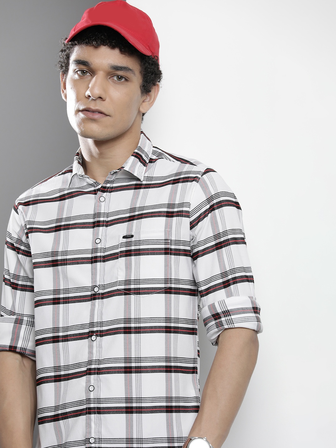 

The Indian Garage Co Men White Checked Casual Shirt