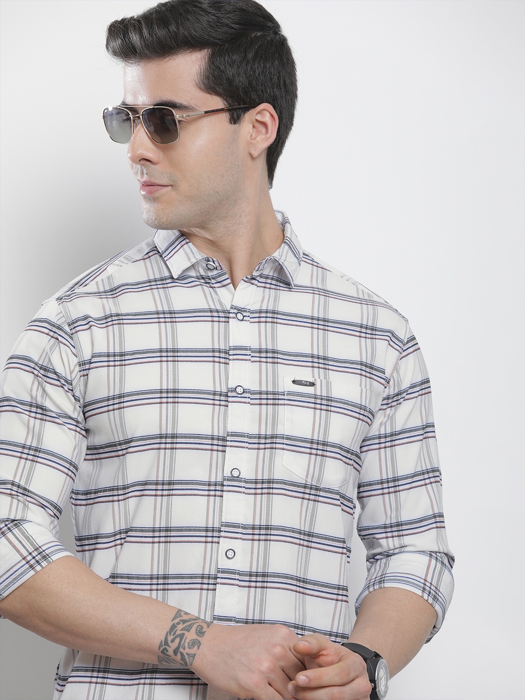 

The Indian Garage Co Men White & Black Checked Casual Shirt