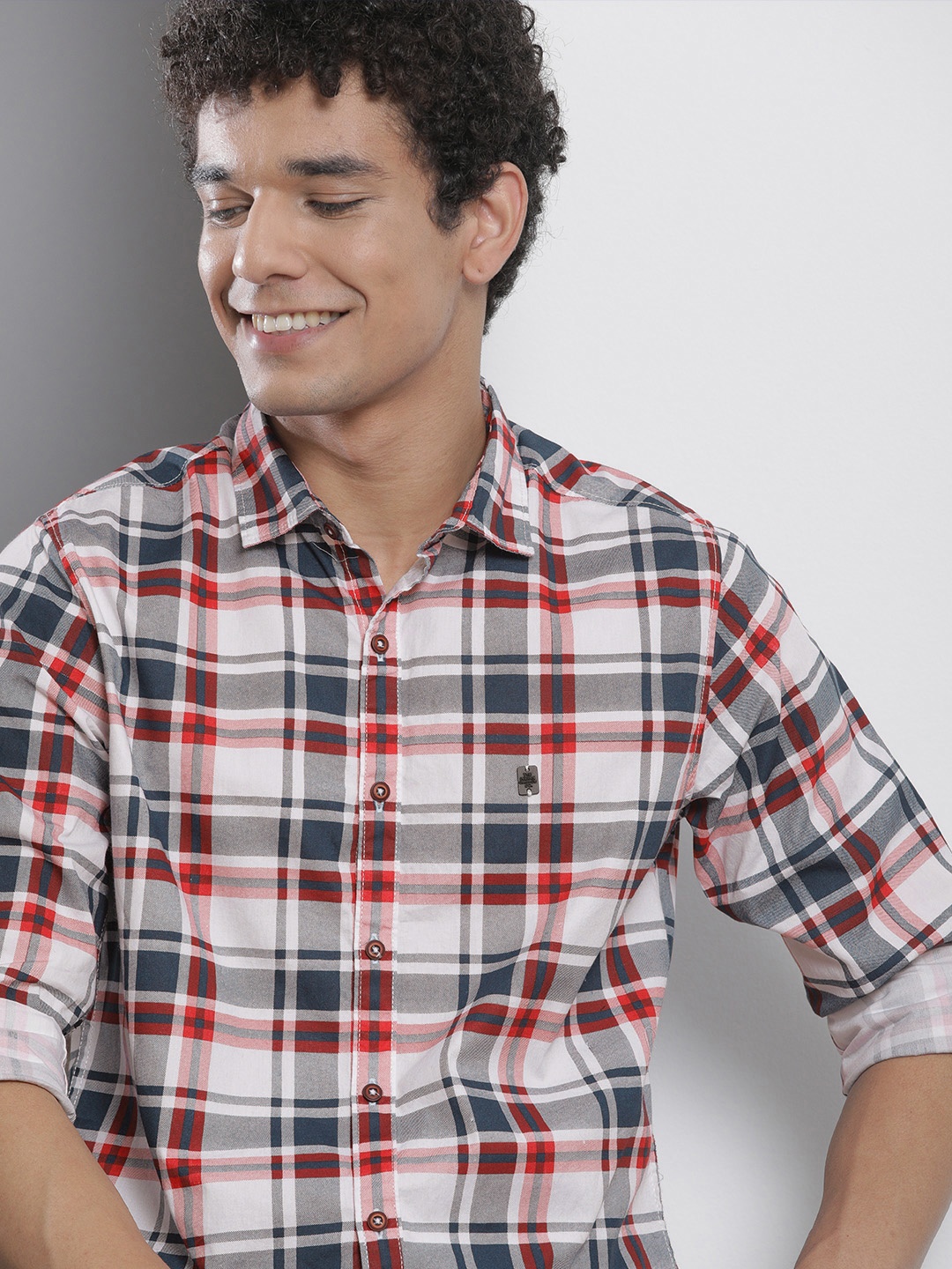 

The Indian Garage Co Men White & Red Checked Pure Cotton Casual Shirt