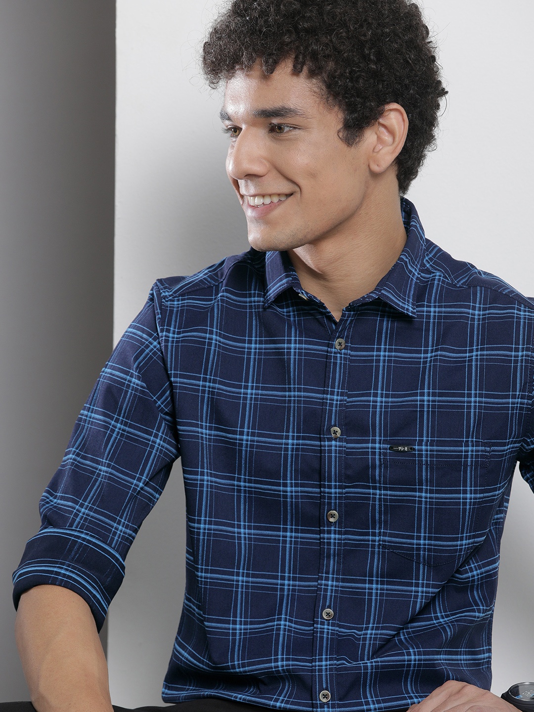 

The Indian Garage Co Men Navy Blue Checked Casual Shirt