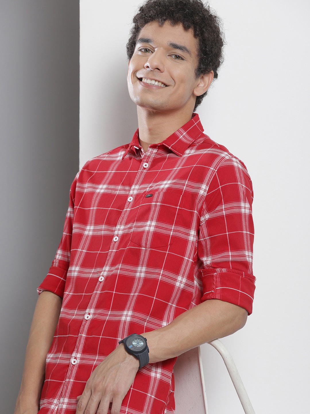 

The Indian Garage Co Men Red Checked Casual Shirt
