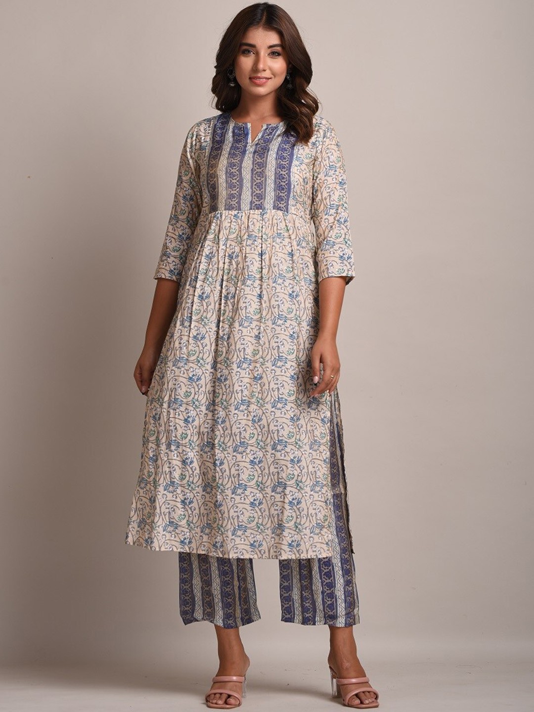 

TRISHLA INDIA Women Off White Floral Printed Pleated Pure Cotton Kurta with Palazzos