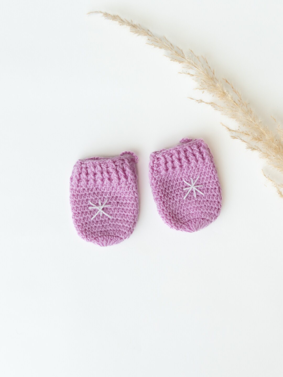 

The Original Knit Kids Mauve Flower Embroidered Mittens