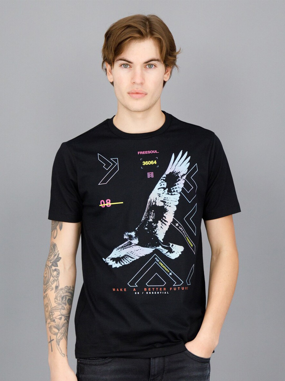 

FREESOUL Men Black & White Printed Pure Cotton T-shirt
