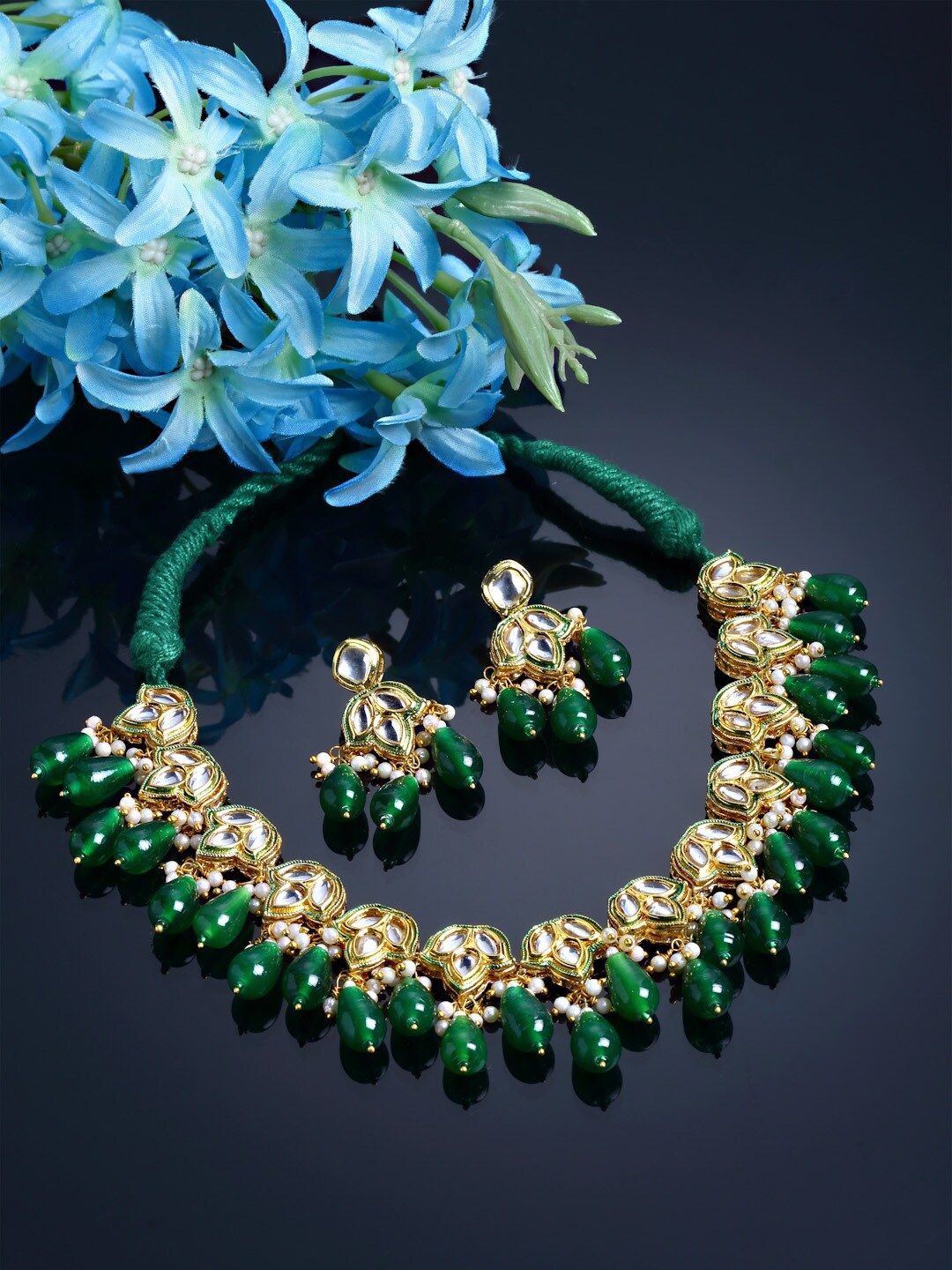 

DUGRISTYLE Gold-Toned Green Kundan & Pearls Jewellery Set