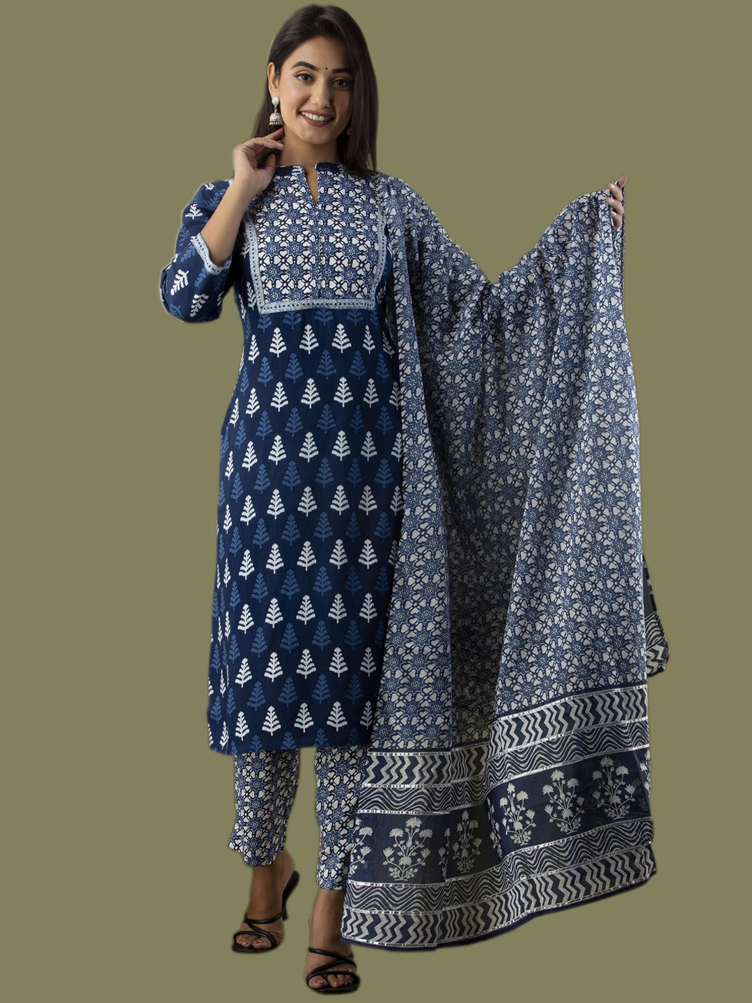 

SP DESIGNS Women Blue Floral Printed Pure Cotton Kurta with Trousers & With Dupatta