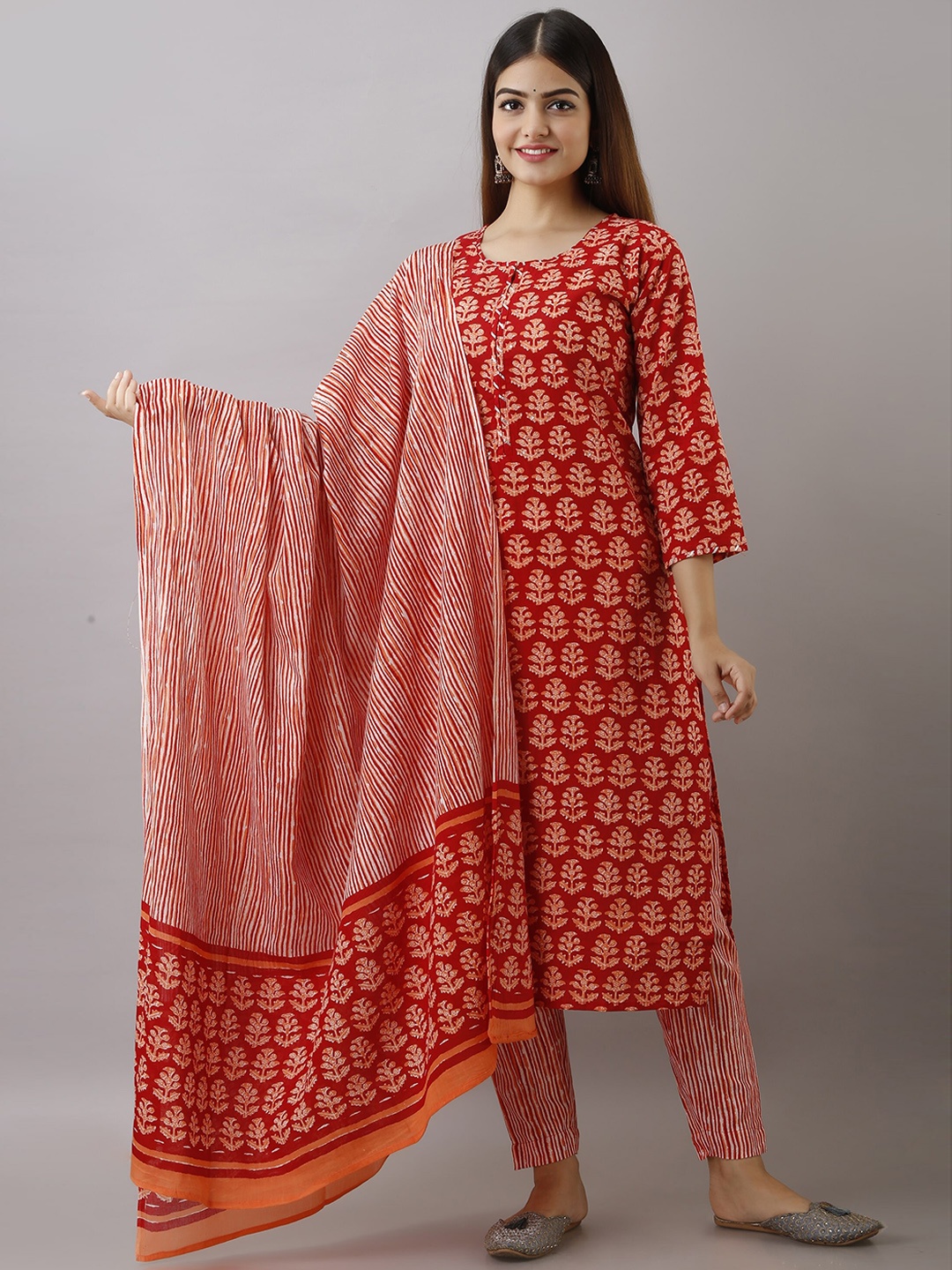 

SP DESIGNS Women Red Floral Printed Pure Cotton Kurta with Trousers & With Dupatta