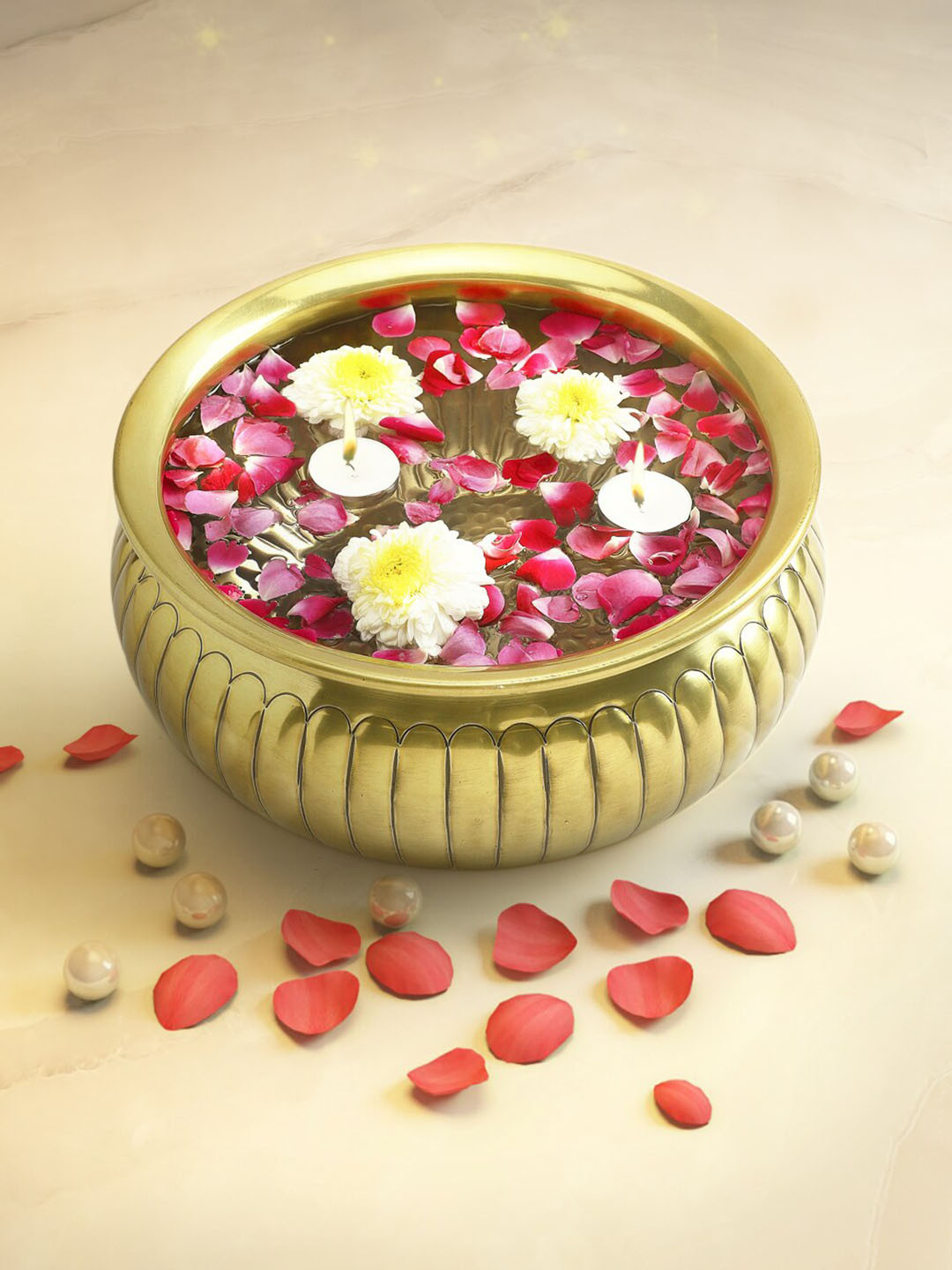 

Living scapes by Pantaloons Gold-Toned Textured Aluminum Candle Holder