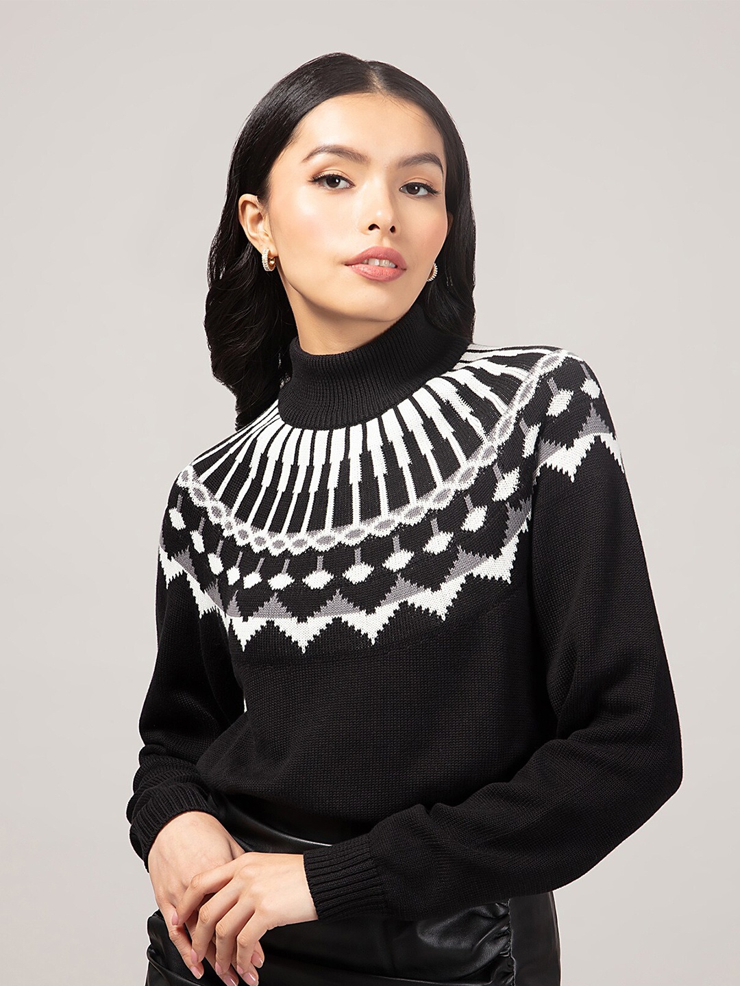 

20Dresses Women Black & White Jacquard Turtle Neck Sweater