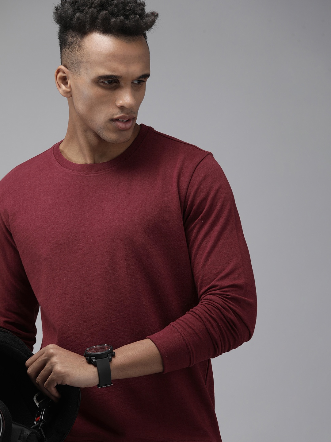 

Roadster Men Solid Sweatshirt, Burgundy