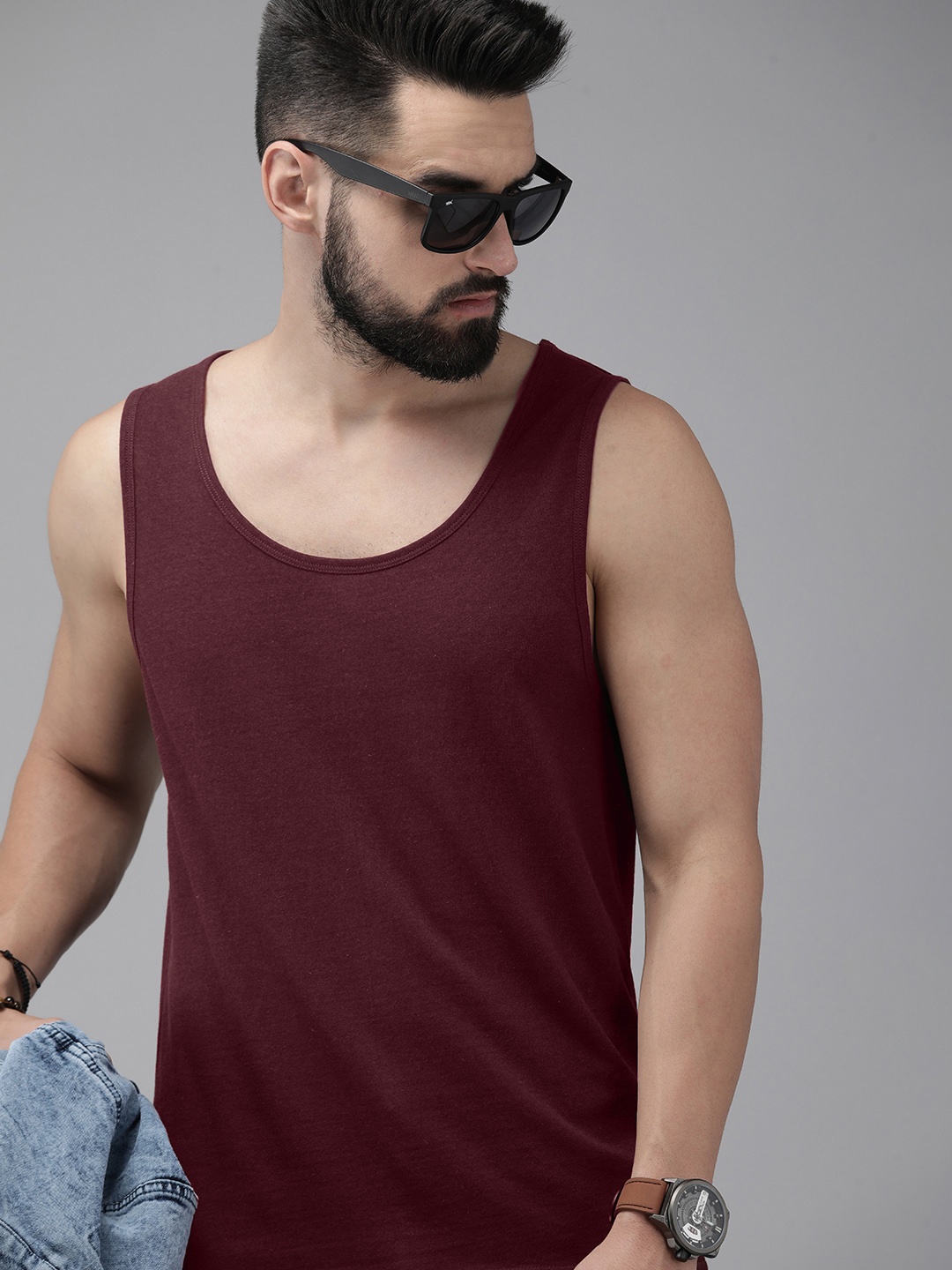 

Roadster Men Solid T-shirt, Burgundy