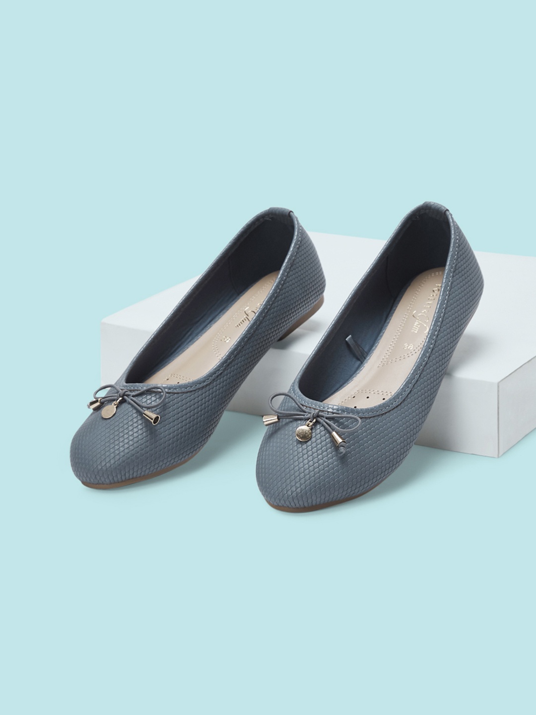 

Forever Glam by Pantaloons Women Textured Ballerinas with Bows Flats, Blue