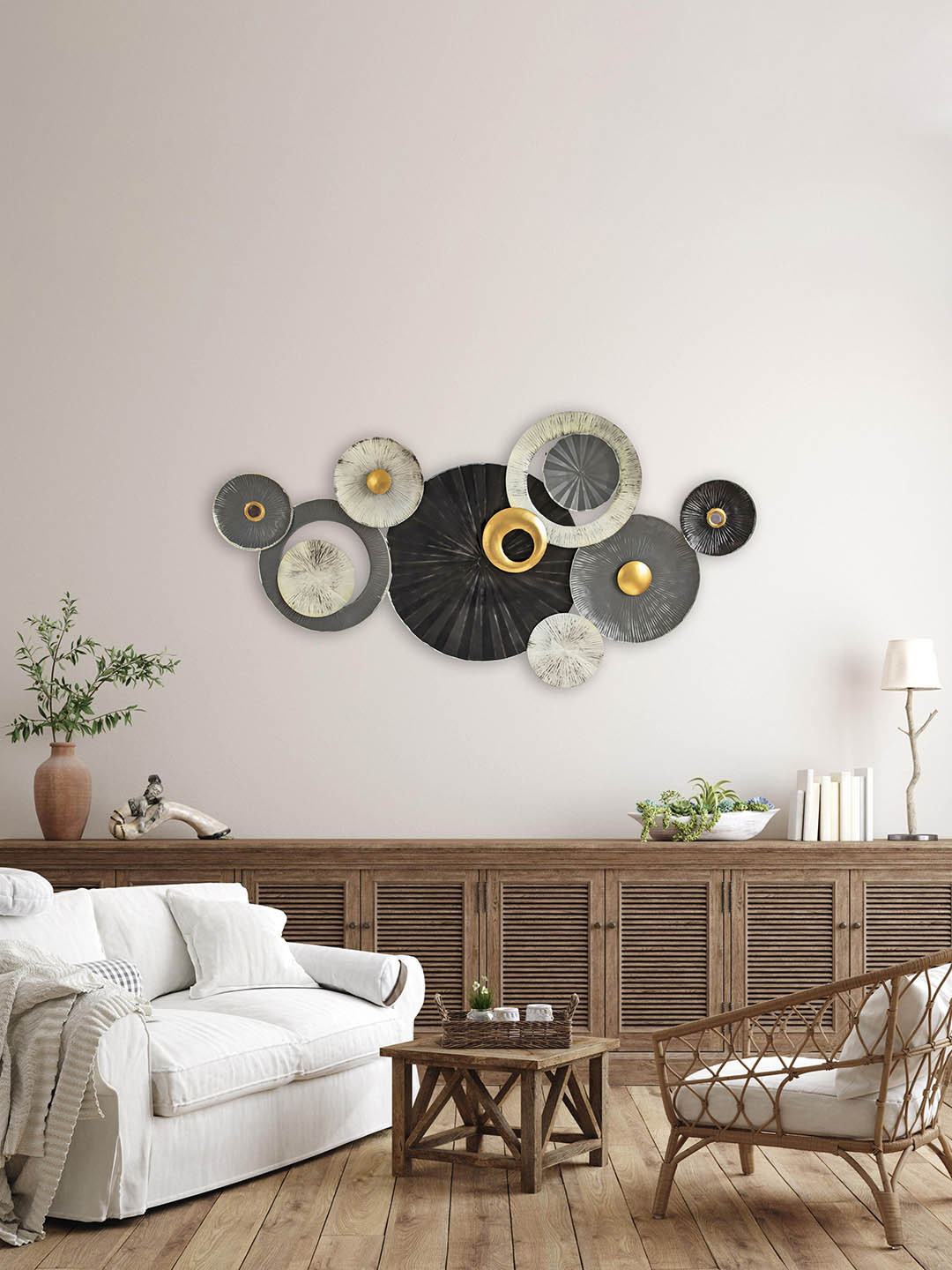

Clasiko Black & Grey Solid Metal Wall Dcor