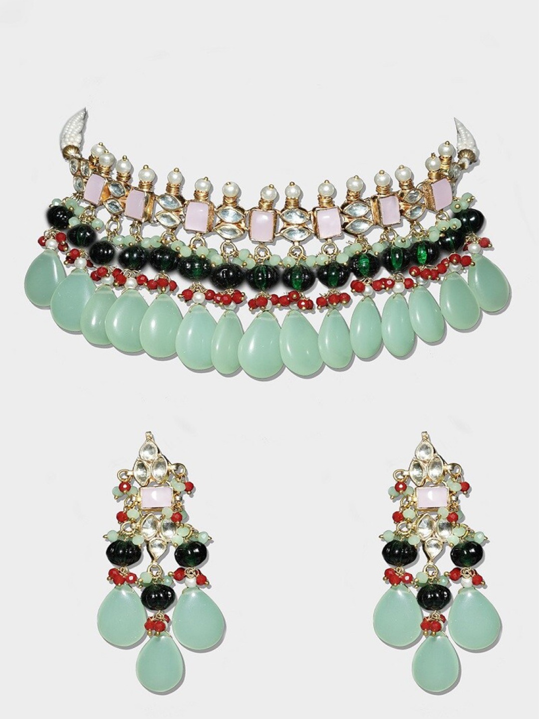 

AURAA TRENDS 22 KT Gold-Plated Green Kundan Studded & Beaded Jewellery Set