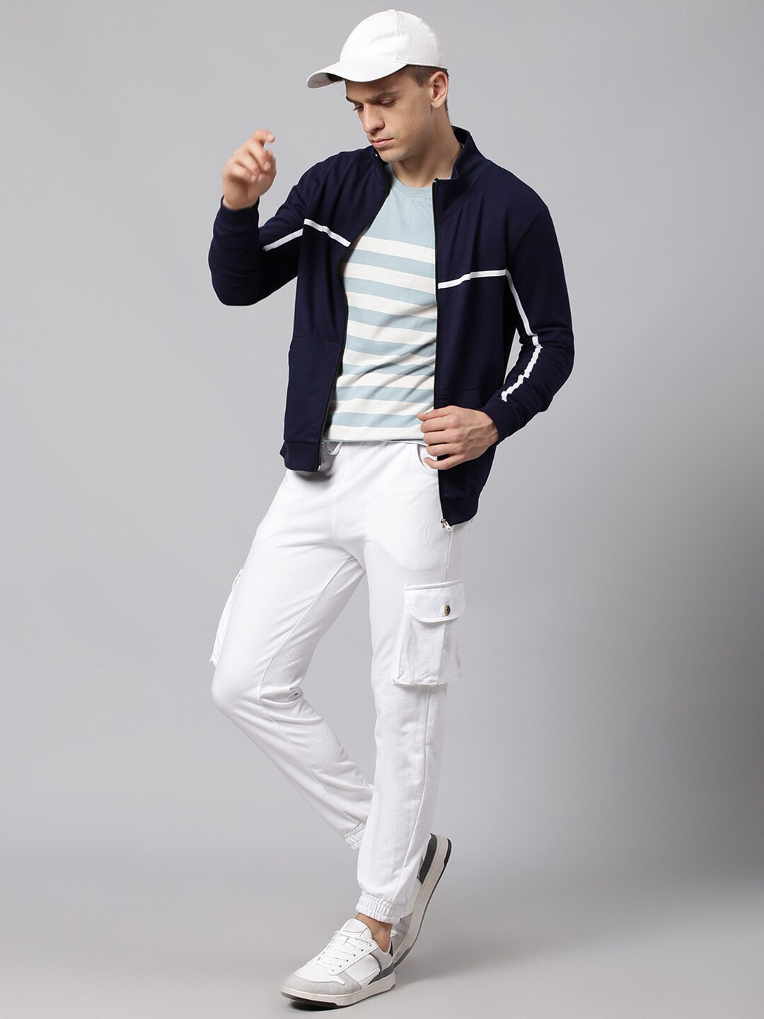 

Hubberholme Men Navy Blue Solid Sweatshirt
