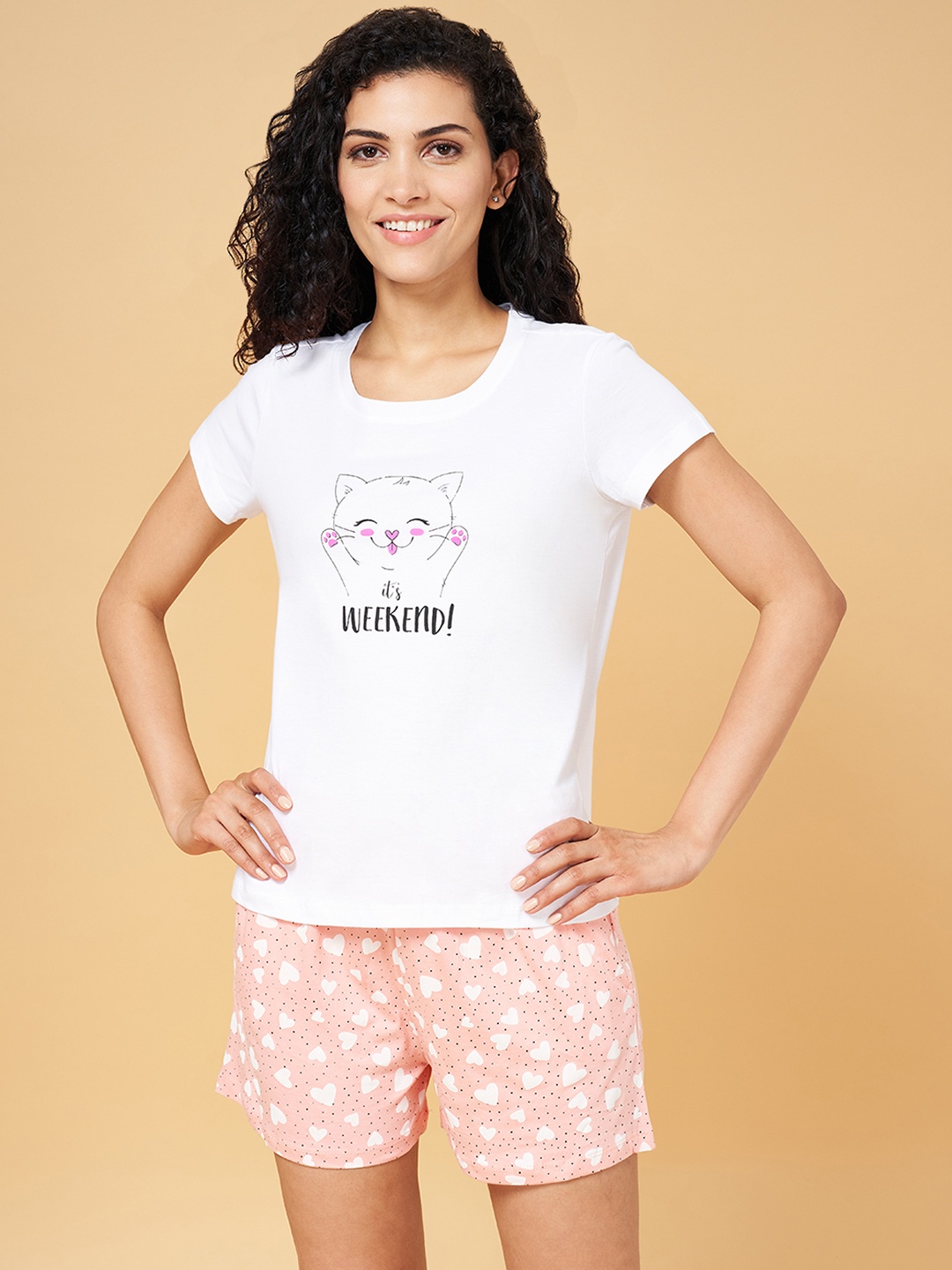 

Dreamz by Pantaloons Women White & Peach-Coloured Printed Night suit