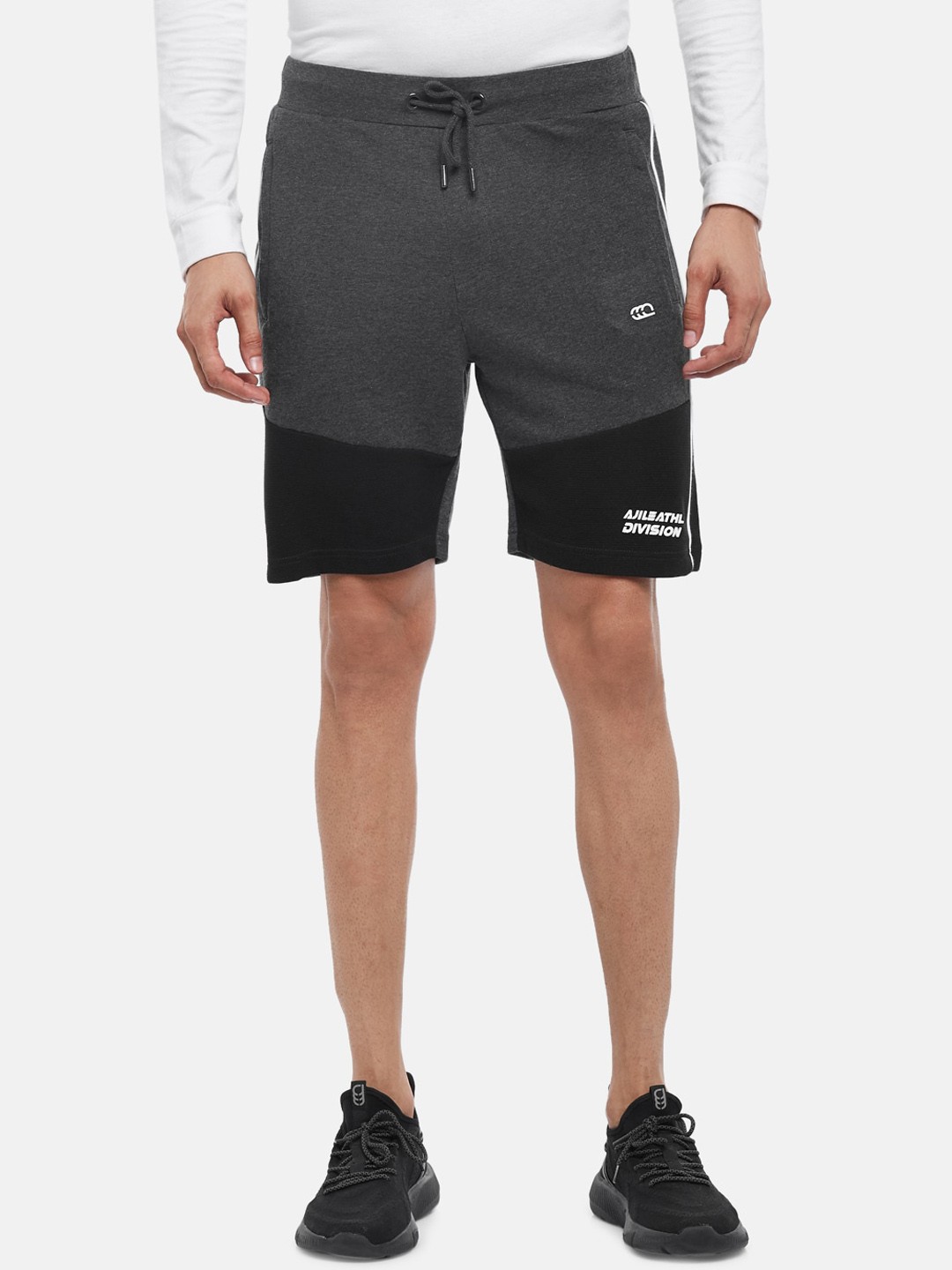 

Ajile by Pantaloons Men Charcoal Slim Fit Outdoor Sports Shorts