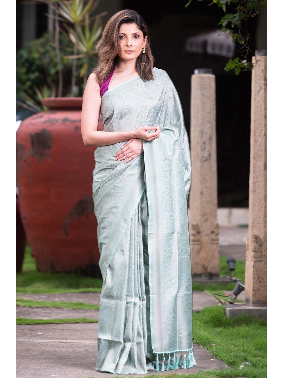 

KARAGIRI Green Woven Design Zari Silk Blend Kanjeevaram Saree
