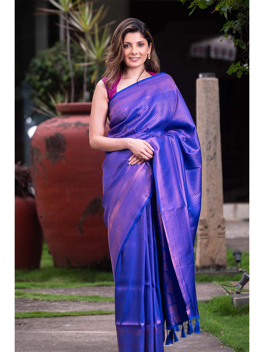 

KARAGIRI Blue & Copper Woven Design Zari Silk Blend Kanjeevaram Saree