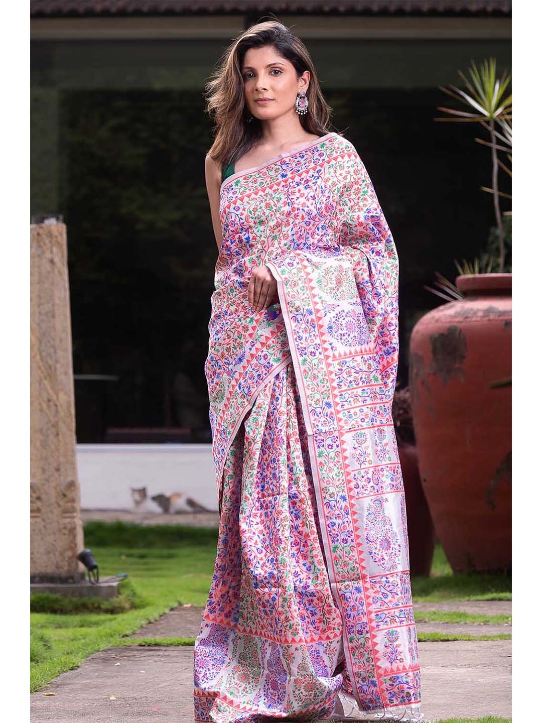 

KARAGIRI White & Blue Woven Design Kalamkari Cotton Saree