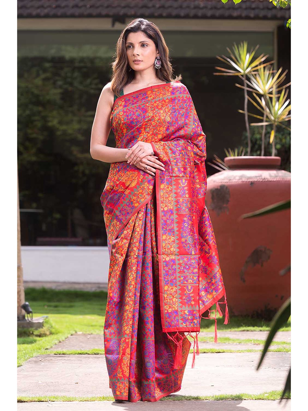 

KARAGIRI Pink & Red Kalamkari Kanjeevaram Saree