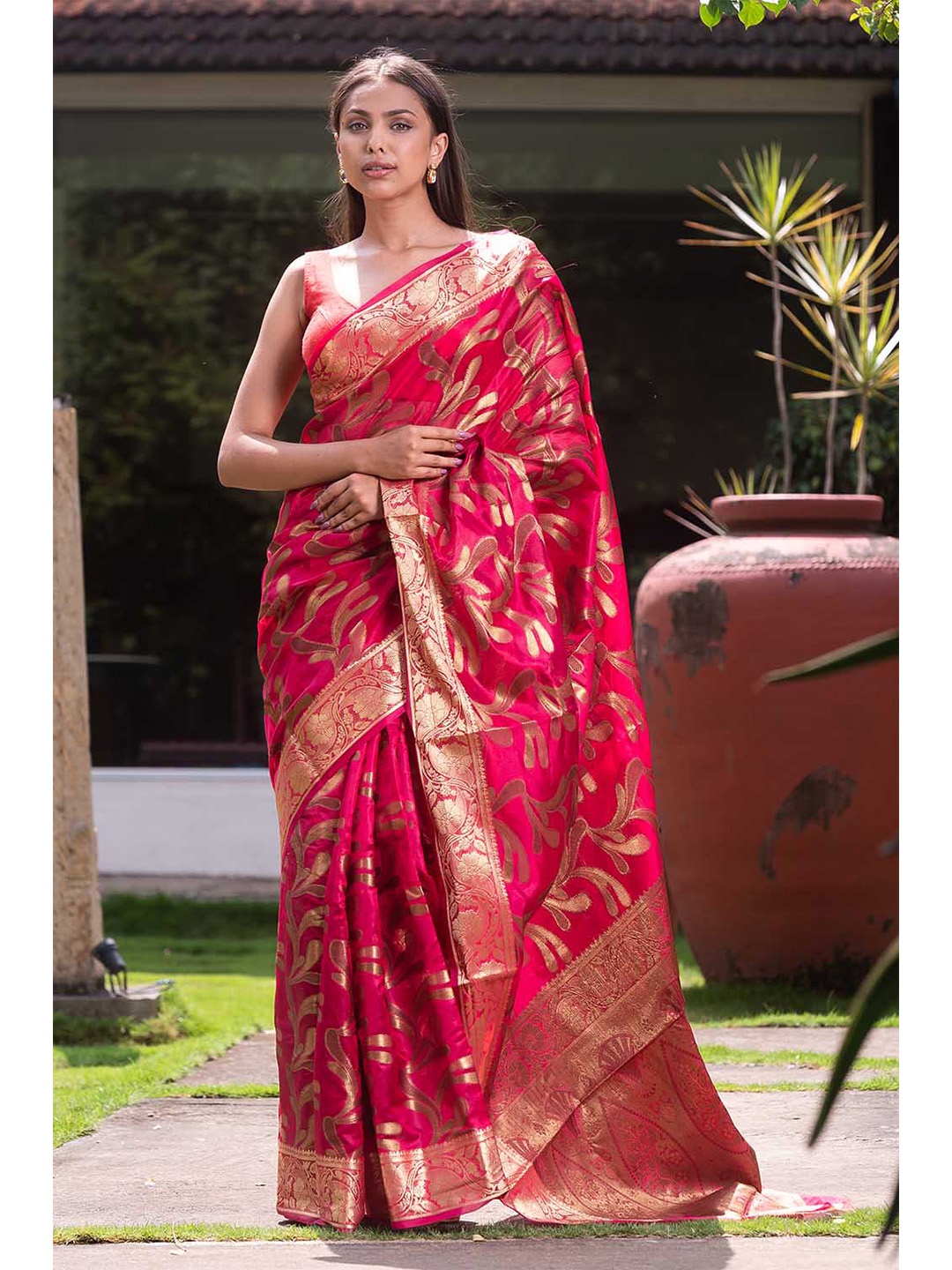 

KARAGIRI Pink & Gold Woven Design Zari Organza Kanjeevaram Saree