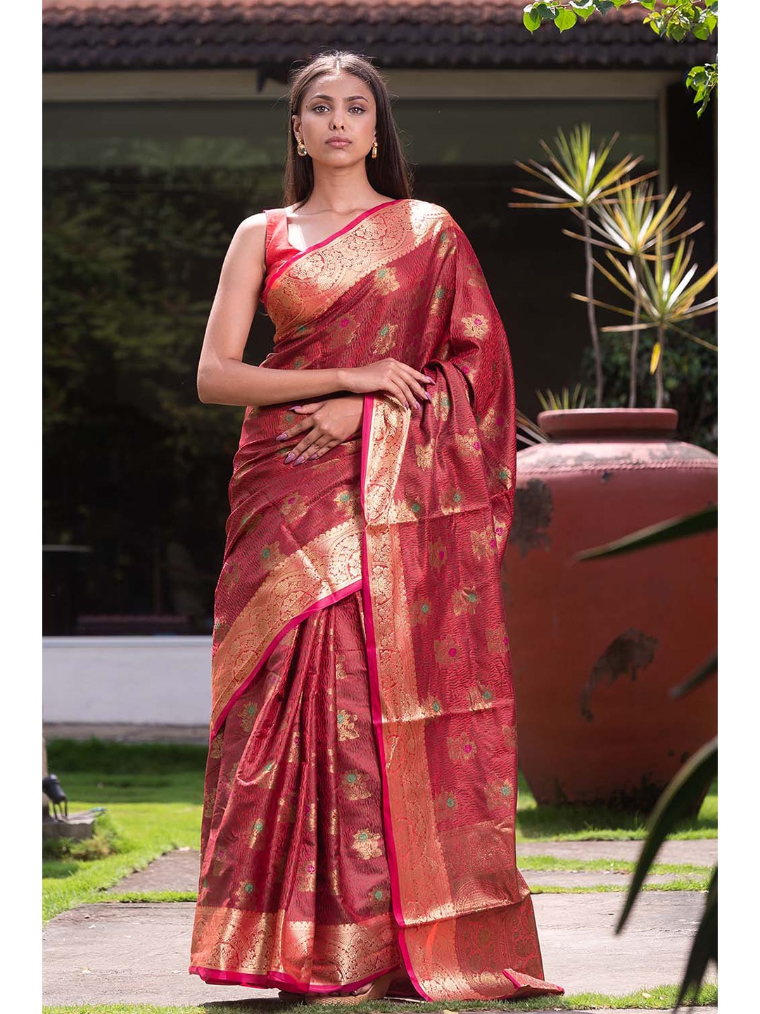 

KARAGIRI Maroon & Gold Woven Design Zari Organza Banarasi Saree