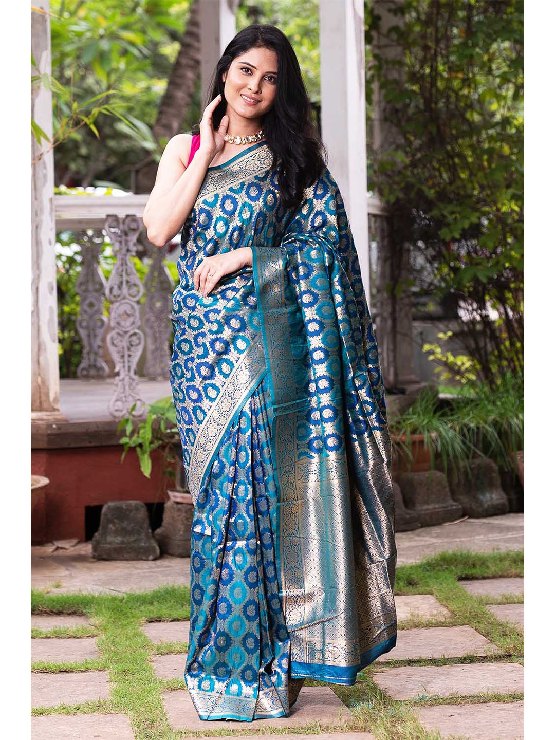 

KARAGIRI Blue & Gold-Toned Woven Design Zari Banarasi Saree