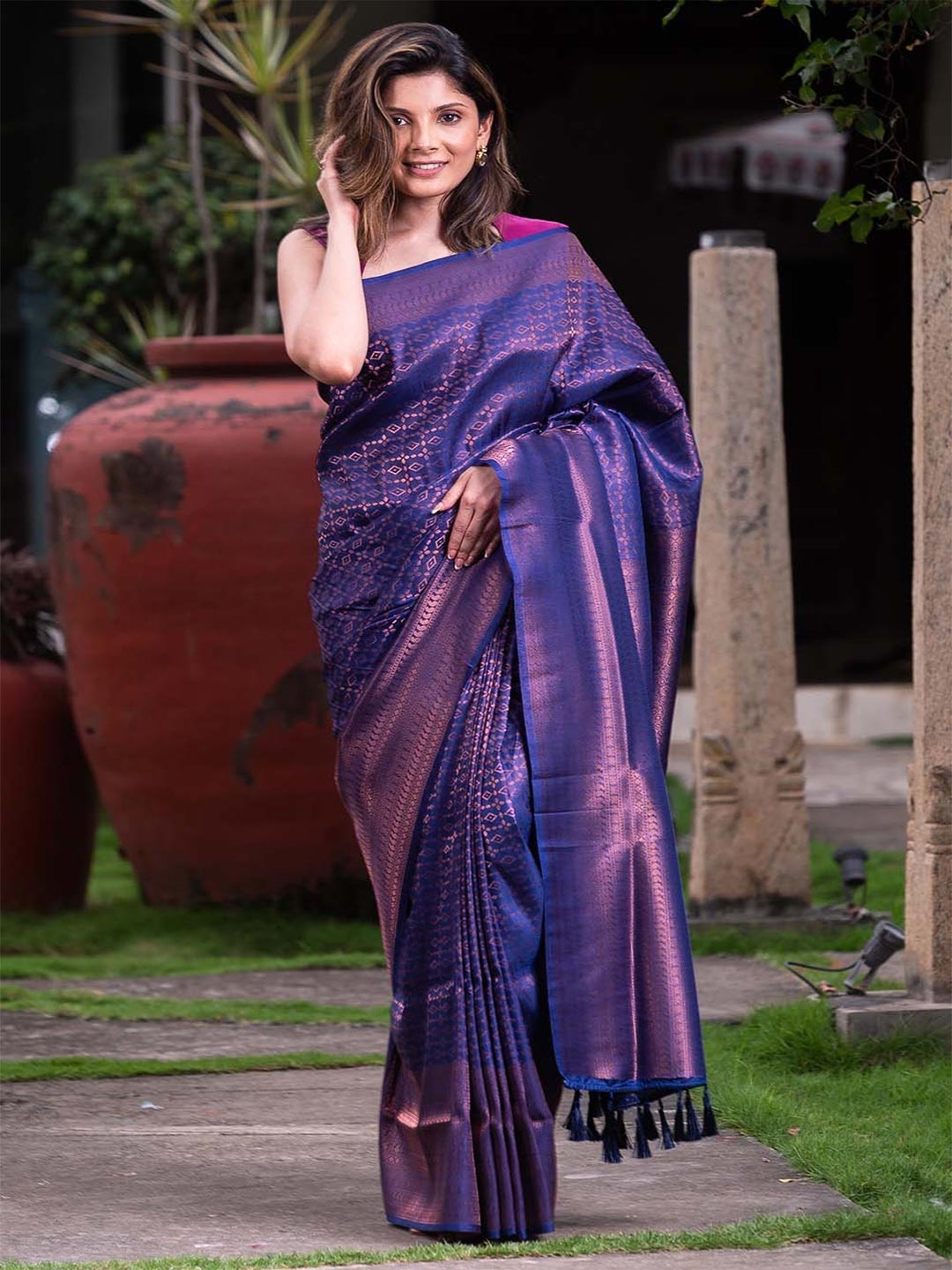 

KARAGIRI Blue & Copper-Toned Woven Design Zari Kanjeevaram Saree