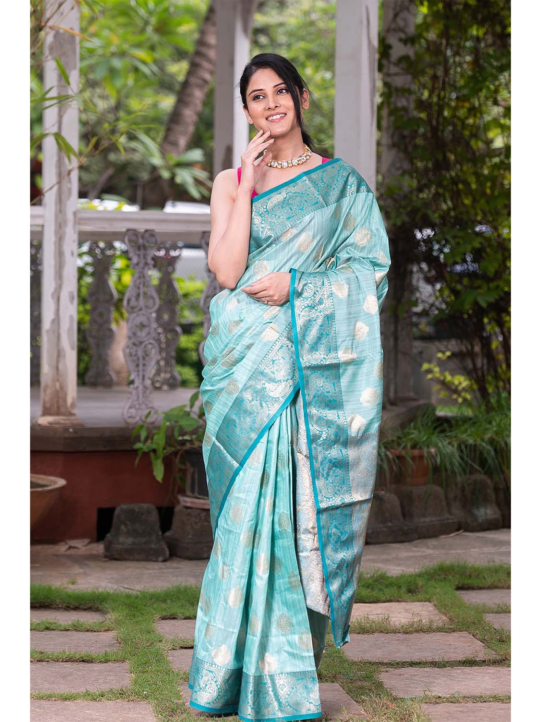 

KARAGIRI Blue & Gold-Toned Woven Design Zari Saree