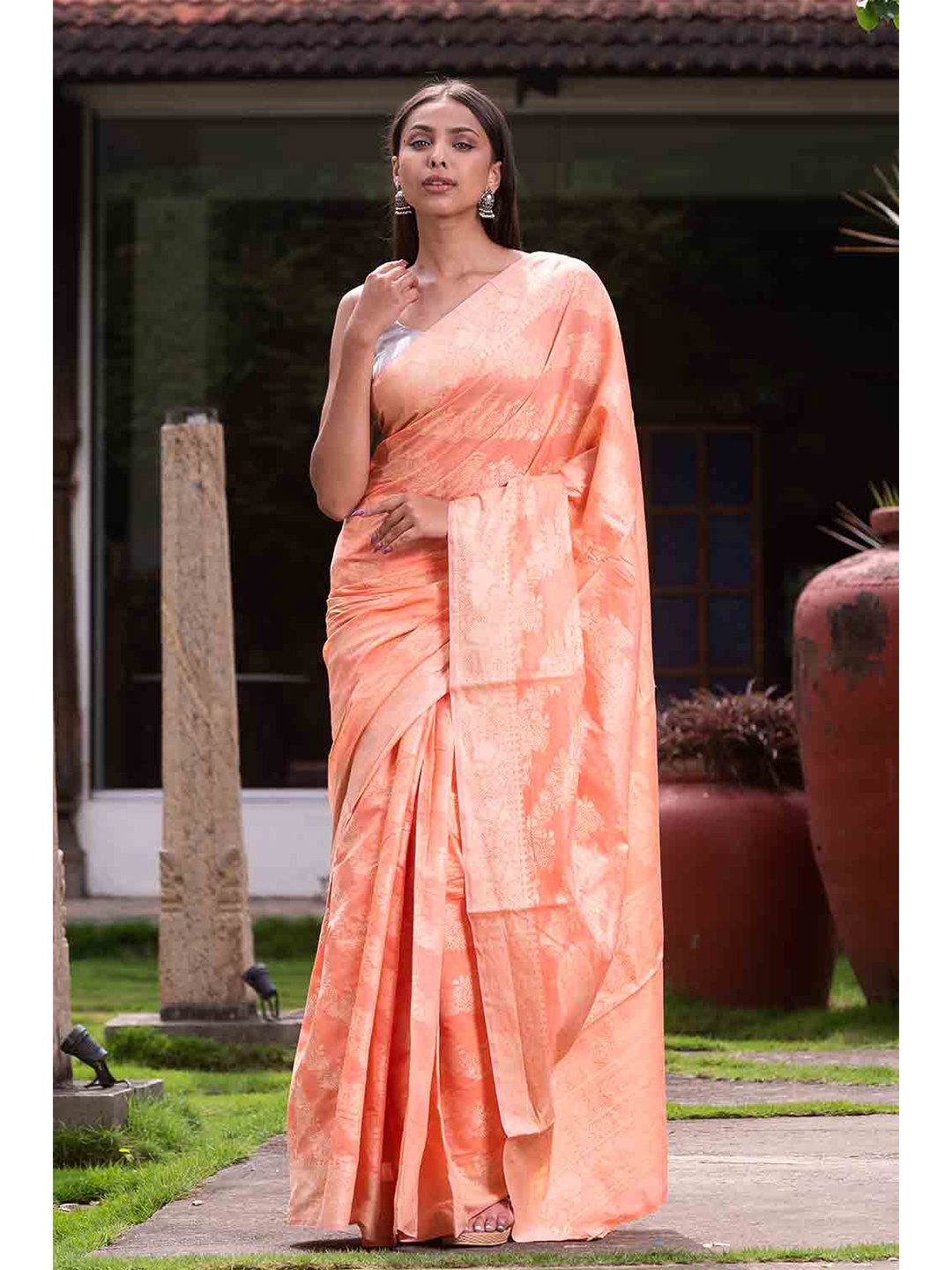 

KARAGIRI Women Peach & Gold-Toned Woven Design Zari Kanjeevaram Saree