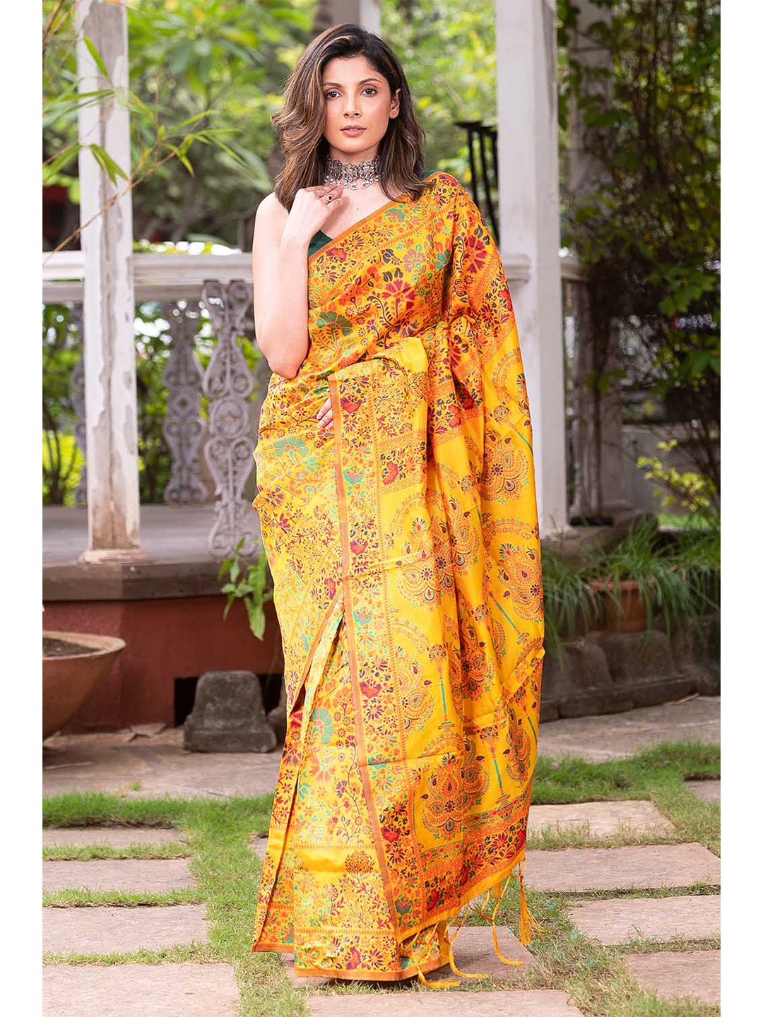 

KARAGIRI Women Yellow & Red Kalamkari Cotton Blend Zari Saree