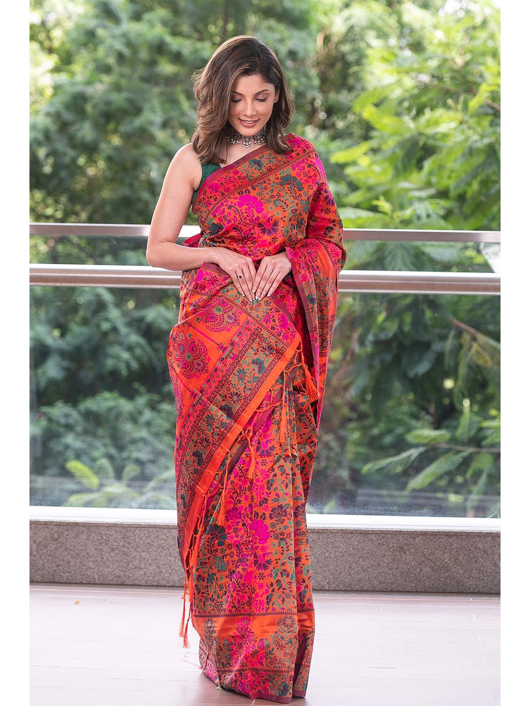 

KARAGIRI Women Red & Green Kalamkari Zari Silk Blend Kanjeevaram Saree