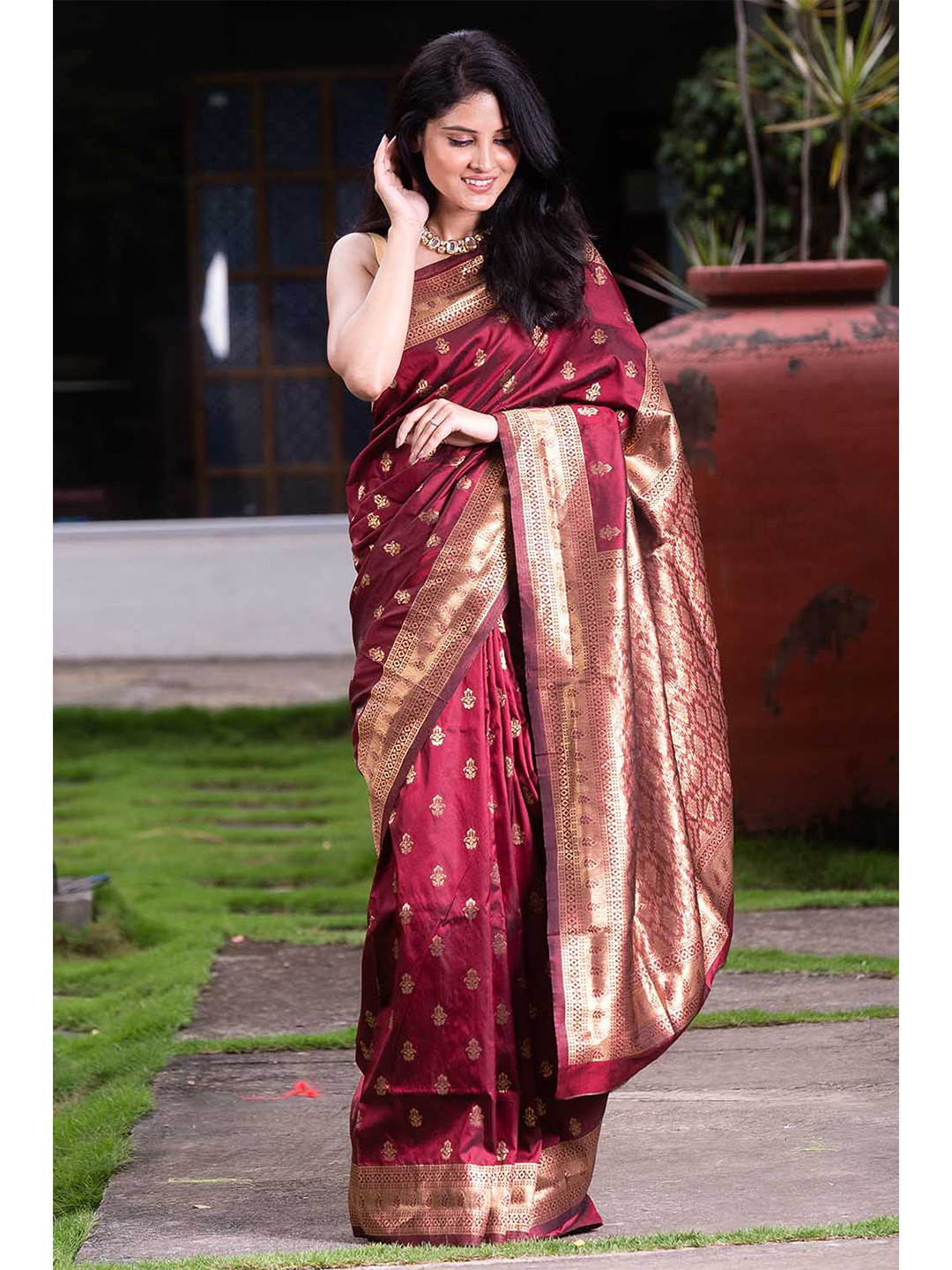 

KARAGIRI Women Maroon & Gold Woven Design Zari Saree