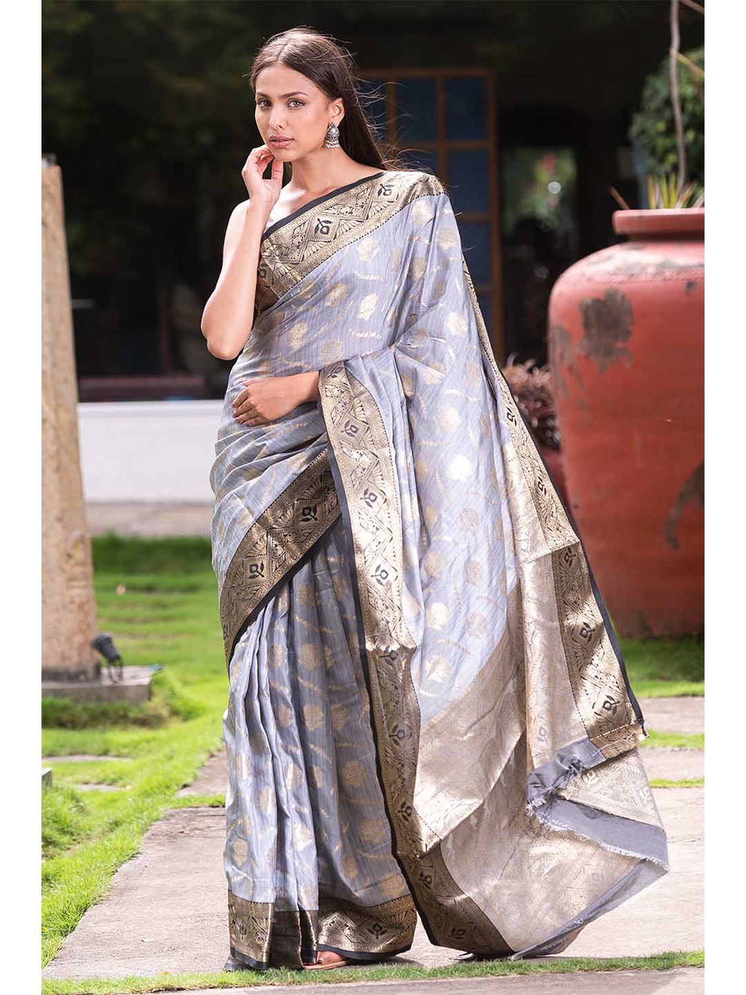 

KARAGIRI Women Grey & Gold Ethnic Motifs Zari Silk Blend Tussar Saree