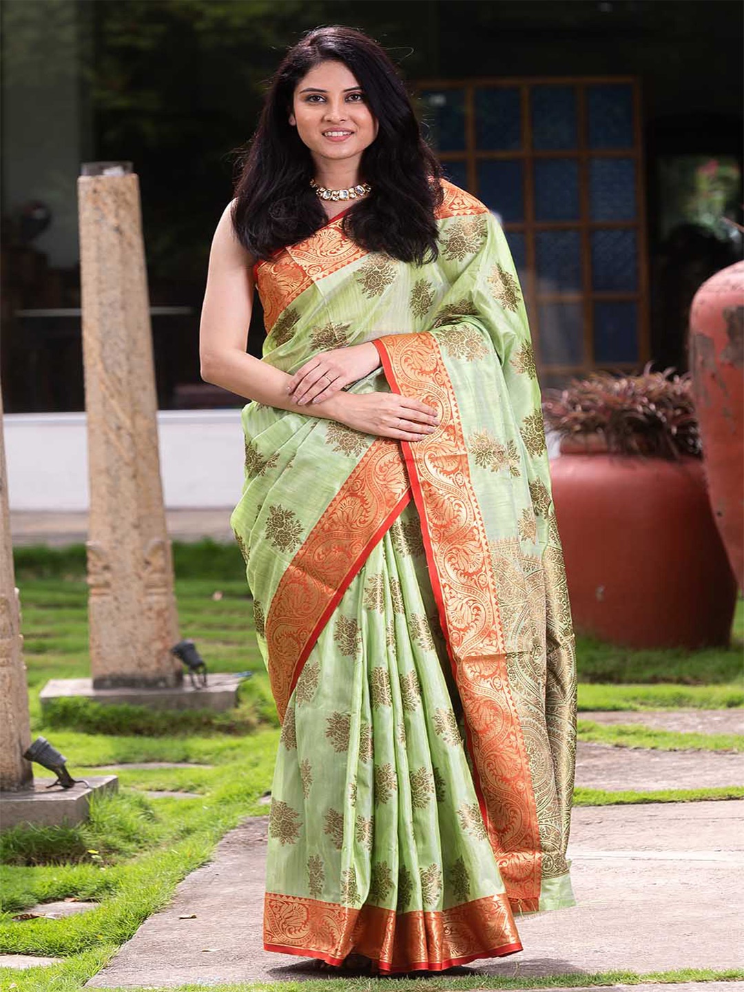 

KARAGIRI Women Green & Red Ethnic Motifs Zari Cotton Blend Banarasi Saree