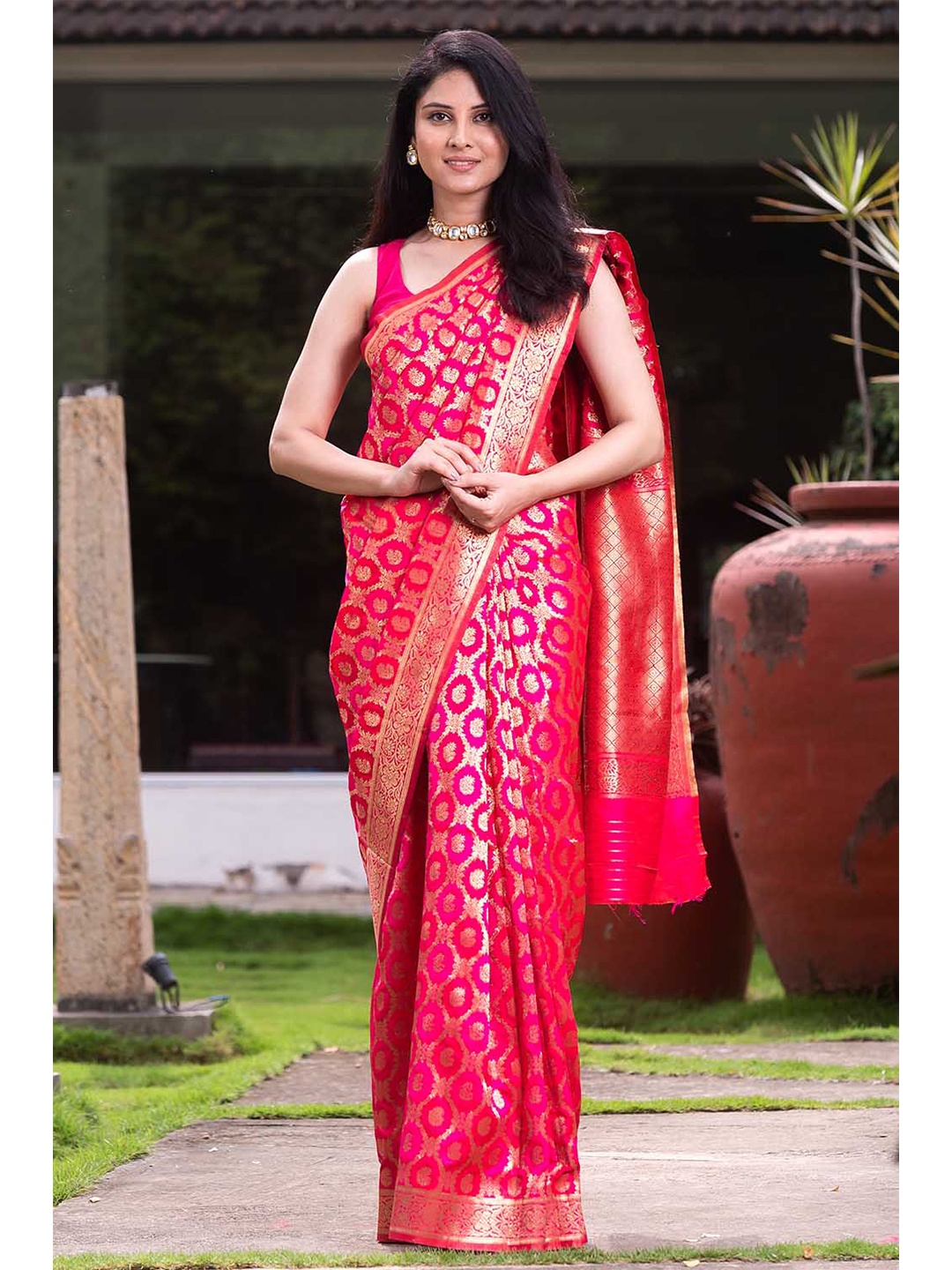 

KARAGIRI Women Pink & Gold-Toned Woven Design Zari Silk Blend Banarasi Saree