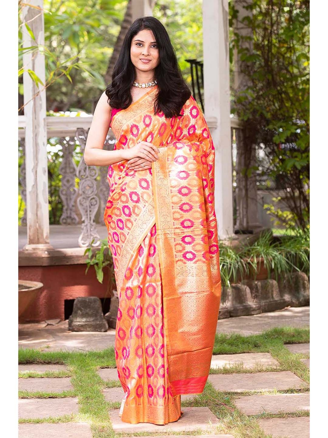 

KARAGIRI Women Orange & Gold-Toned Woven Design Zari Silk Blend Banarasi Saree