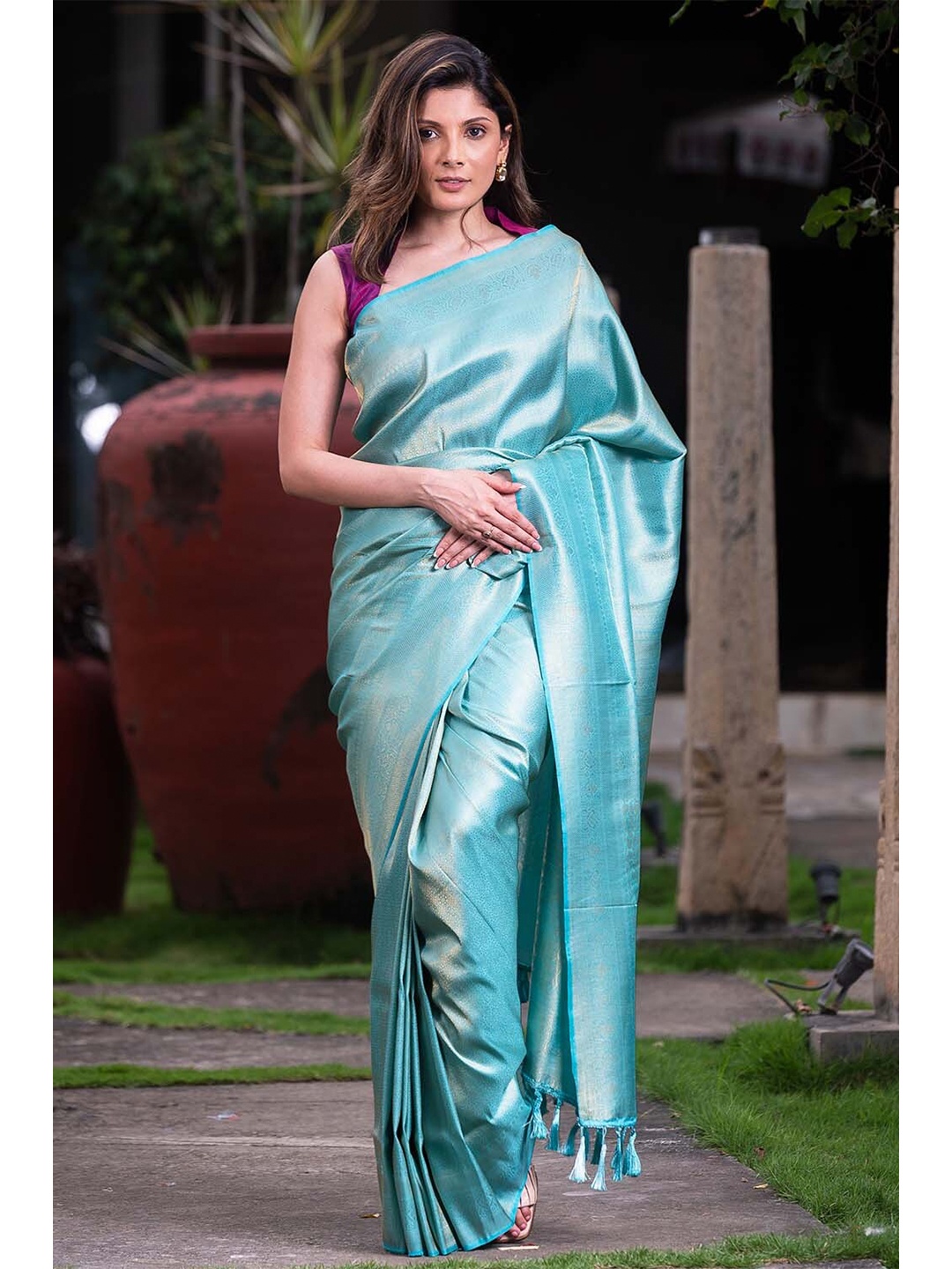 

KARAGIRI Women Blue & Silver-Toned Woven Design Zari Silk Blend Kanjeevaram Saree