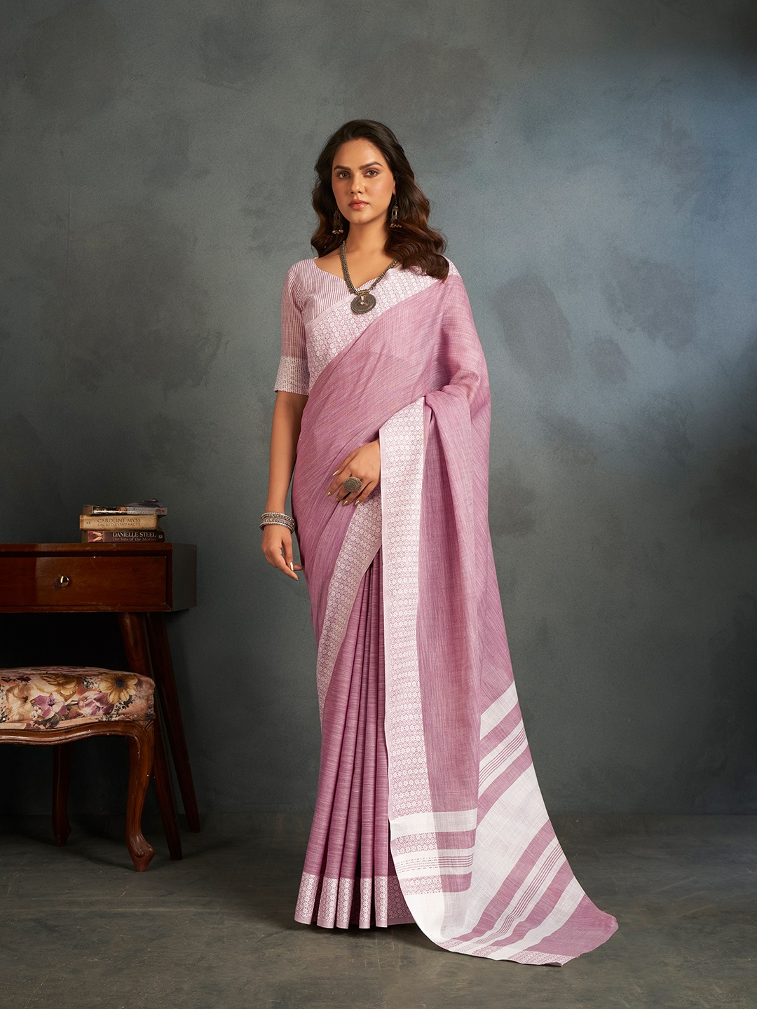 

elora Pink & White Solid Linen Blend Saree